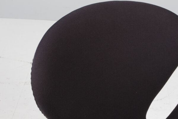 Arne Jacobsen. Svanen. Lænestol, model 3320. Brown label, original betrukket - Billede 9