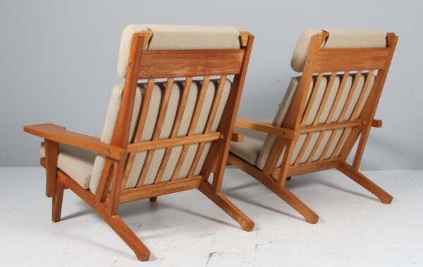 Hans J. Wegner højrygget lænestol model GE375, olieret eg og uldstof - Billede 3