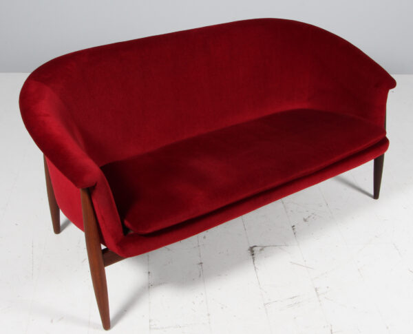 Johannes Andersen for Trensum to personers sofa af teak og velour - Billede 2