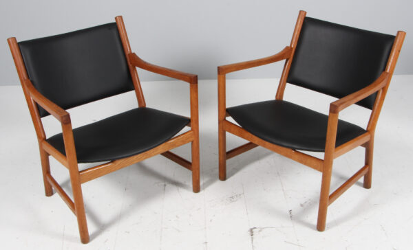 Hans J. Wegner par lænestole af eg og læder, model CH52 - Billede 2