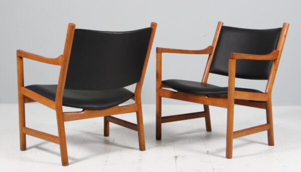 Hans J. Wegner par lænestole af eg og læder, model CH52 - Billede 3