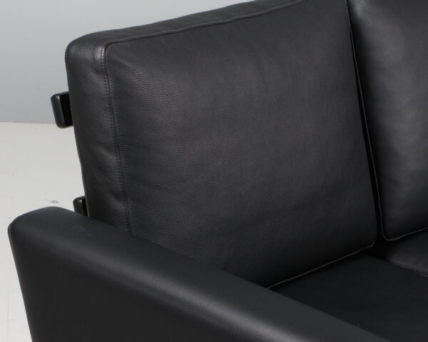 Hans J. Wegner. Tre-pers. sofa af sortlakeret eg, model GE-236/3. Udstillingsmodel - Billede 9