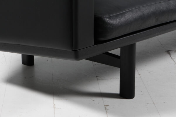Hans J. Wegner. Tre-pers. sofa af sortlakeret eg, model GE-236/3. Udstillingsmodel - Billede 8