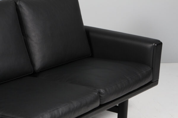 Hans J. Wegner. Tre-pers. sofa af sortlakeret eg, model GE-236/3. Udstillingsmodel - Billede 7