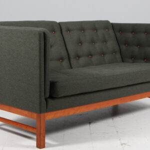 Erik Jørgensen to personers sofa, model EJ315, nybetrukket