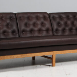 Erik Jørgensen tre personers sofa, model EJ315, nybetrukket
