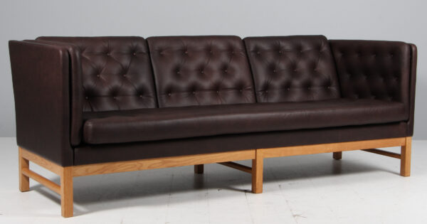 Erik Jørgensen tre personers sofa, model EJ315, nybetrukket