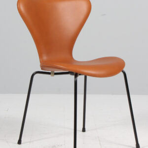 Arne Jacobsens 7´erstole model 3107, Walnut Elegance.