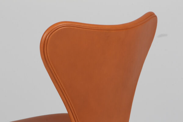 Arne Jacobsens 7´erstole model 3107, Walnut Elegance. - Billede 3