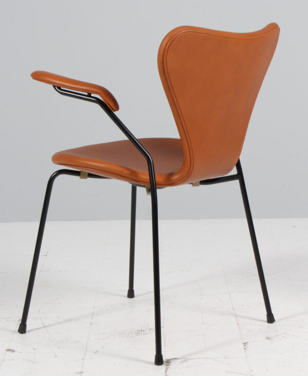 Arne Jacobsen: Armstole, model 3207, Walnut elegance - Billede 4