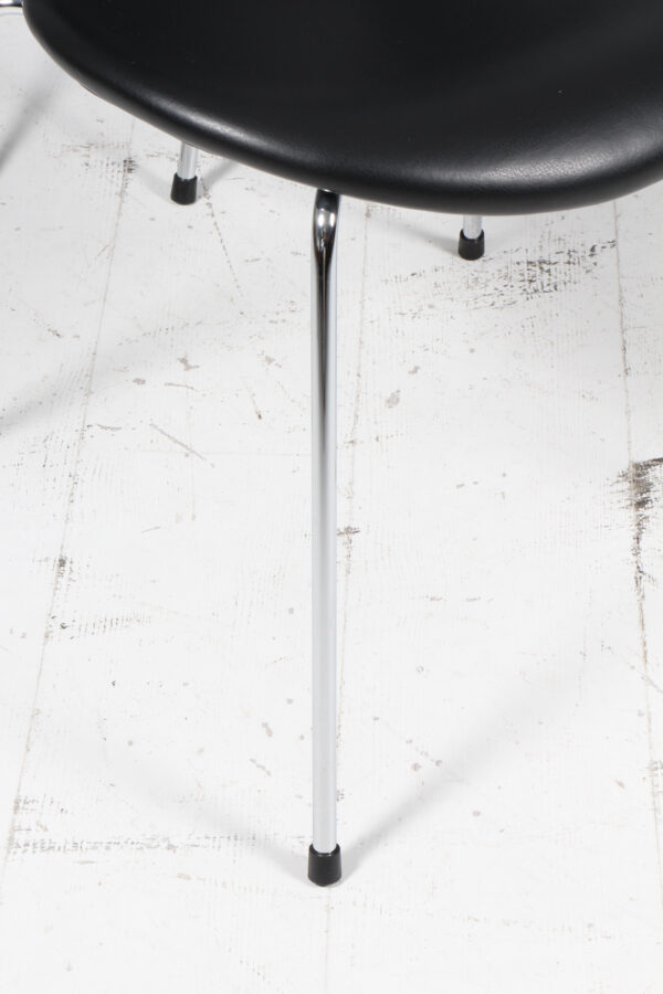 Arne Jacobsen sæt på otte 3107 sort semi anilin læder - Billede 4