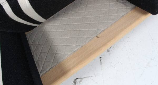 Hans J. Wegner. Tre-pers. sofa af eg, model GE-236/3, Original betrukket Savak. 2022 - Billede 6
