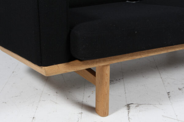 Hans J. Wegner. To-pers. sofa af eg, model GE-236/3, Original betrukket Hallingdal. 2022 - Billede 6