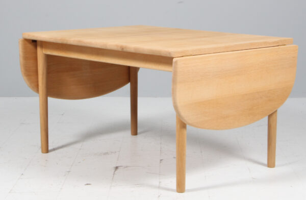 Hans J. Wegner sofabord med klapper, massiv eg. Model GE85