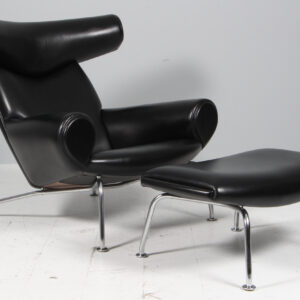 Hans J. Wegner Ox Chair samt skammel, original betrukket