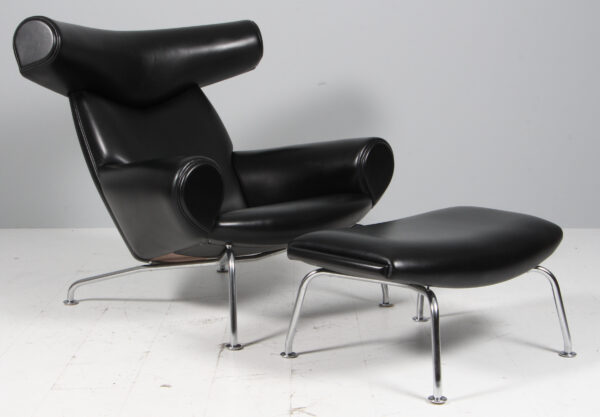 Hans J. Wegner Ox Chair samt skammel, original betrukket