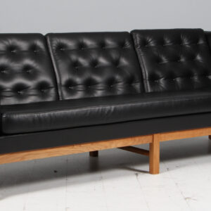 Erik Jørgensen tre personers sofa, model EJ315, nybetrukket