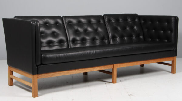 Erik Jørgensen tre personers sofa, model EJ315, nybetrukket