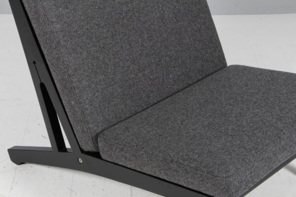 Hans J. Wegner højrygget lænestol model GE375, sortlakeret eg og Blazer fra Camira - Billede 7