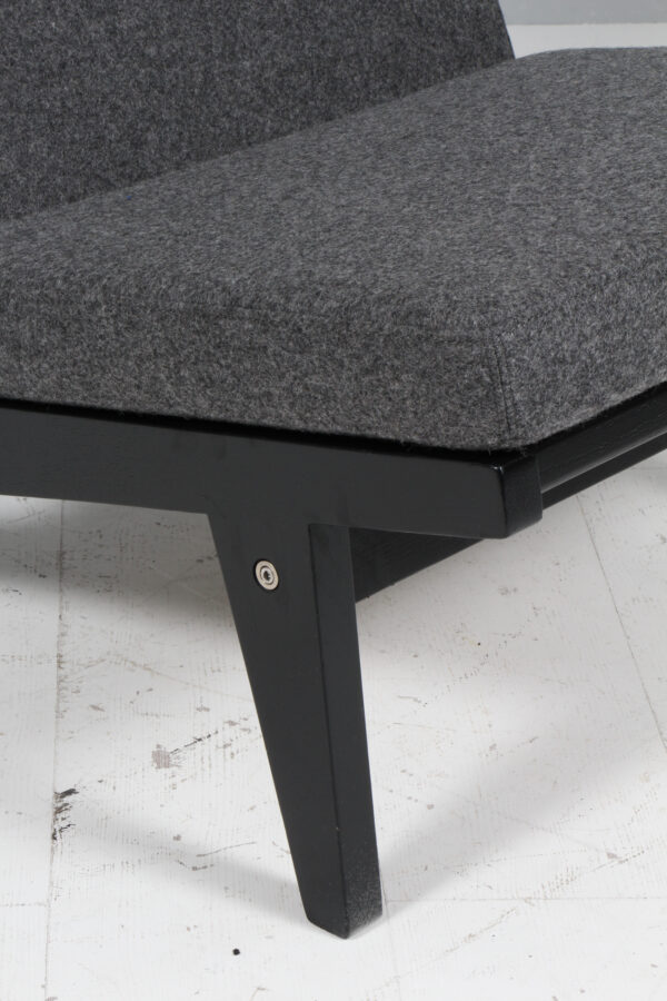 Hans J. Wegner højrygget lænestol model GE375, sortlakeret eg og Blazer fra Camira - Billede 6