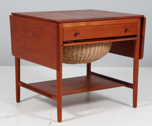Hans J. Wegner sybord af massiv teak. Model AT33