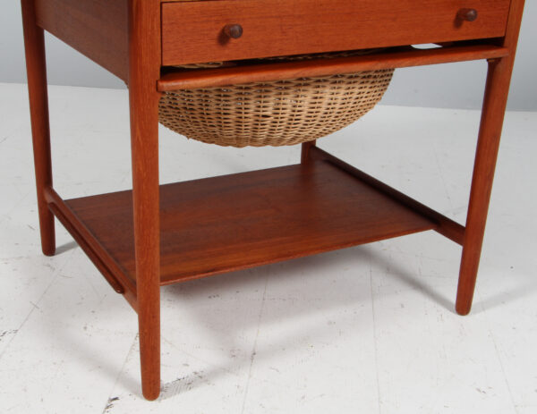 Hans J. Wegner sybord af massiv teak. Model AT33 - Billede 4