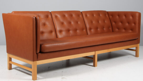 Erik Jørgensen tre personers sofa, model EJ315, nybetrukket