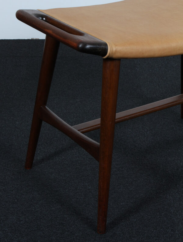 Hans J. Wegner klaverbænk af bejdset bøg og anilin læder. Model AP30 - Billede 4
