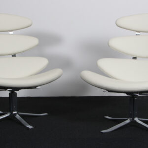 Poul M. Volther lænestole af stål og hvid læder, model Corona