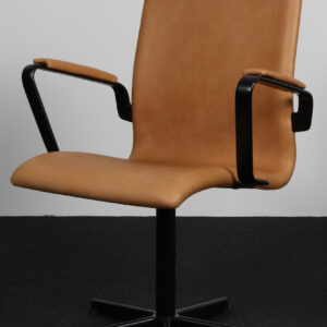 Arne Jacobsen Oxford armstol af vintage anilin