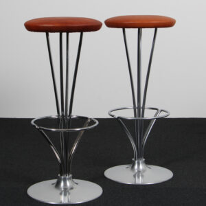 Piet Hein & Bruno Mathsson barstole af stål og anilin læder