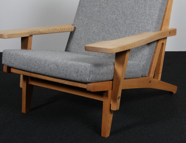 Hans J. Wegner højrygget lænestol model GE375, sæbebehandlet eg og Hallingdal - Billede 6