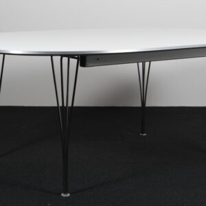 Piet Hein og Bruno Mathsson . Super Ellipse spisebord. Model B619. 2023