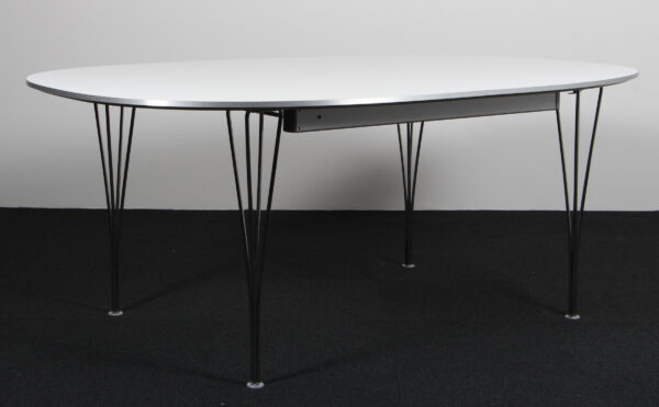 Piet Hein og Bruno Mathsson . Super Ellipse spisebord. Model B619. 2023