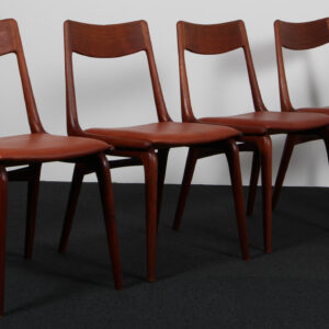 Alfred Christensen sæt på fire Boomerang stole