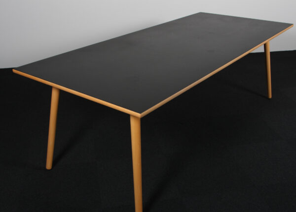 Poul M. Volther spisebord af bøg og linoleum. M/ Plader. Model C35C - Billede 2