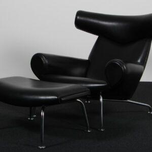 Hans J. Wegner Ox Chair samt skammel, original betrukket