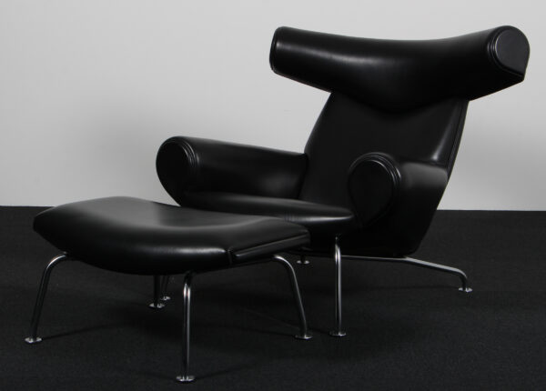Hans J. Wegner Ox Chair samt skammel, original betrukket