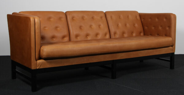 Erik Jørgensen tre personers sofa, model EJ315, nybetrukket