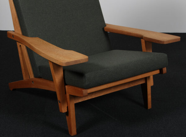 Hans J. Wegner højrygget lænestol model GE375, sæbebehandlet eg og uld - Billede 6
