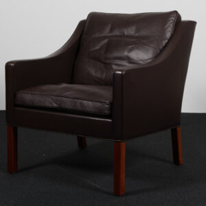 Børge Mogensen. Lænestol, model 2207. Original betrukket