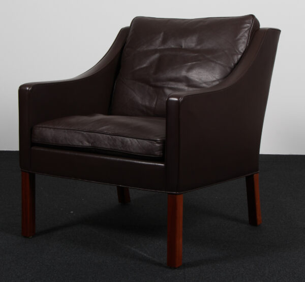 Børge Mogensen. Lænestol, model 2207. Original betrukket