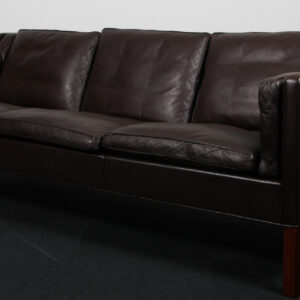 Børge Mogensen. Fritstående trepers. sofa, model 2213. Original betrukket