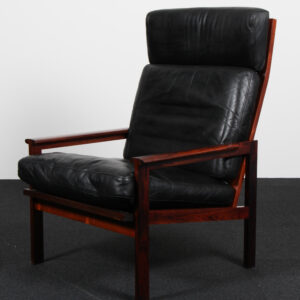 Illum Wikkelsø højrygget lænestol læder og palisander. Model Capella