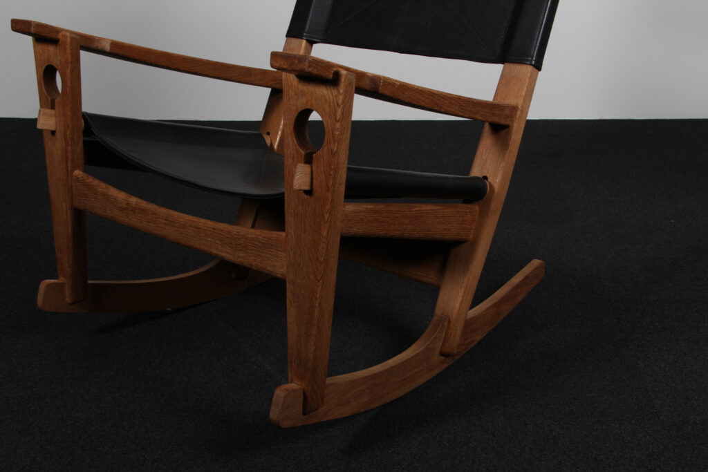Hans J. Wegner Nøglehul gyngestol, GE673. Original betrukket - Billede 7