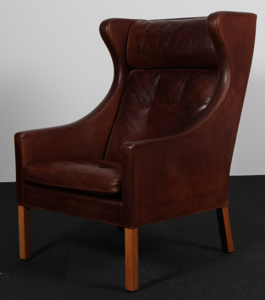 Børge Mogensen øreklapstol, model 2204. Original patineret læder