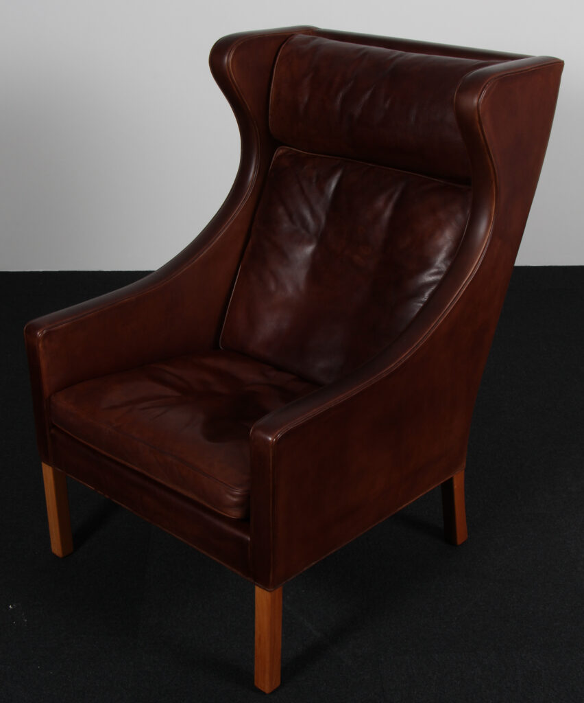 Børge Mogensen øreklapstol, model 2204. Original patineret læder - Billede 2