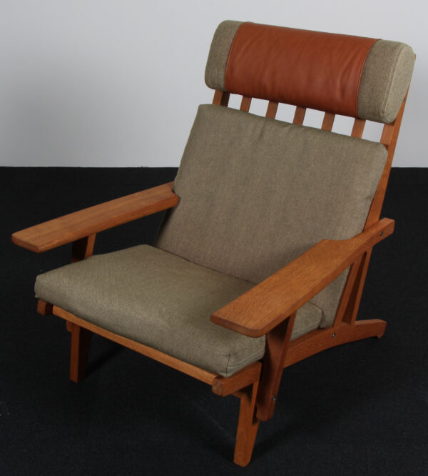 Hans J. Wegner højrygget lænestol model GE375, olieret eg. Tidlig model - Billede 2