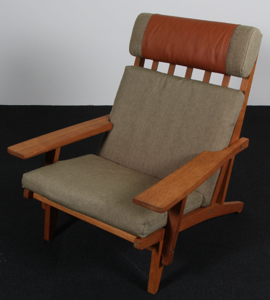 Hans J. Wegner højrygget lænestol model GE375, olieret eg. Tidlig model - Billede 2