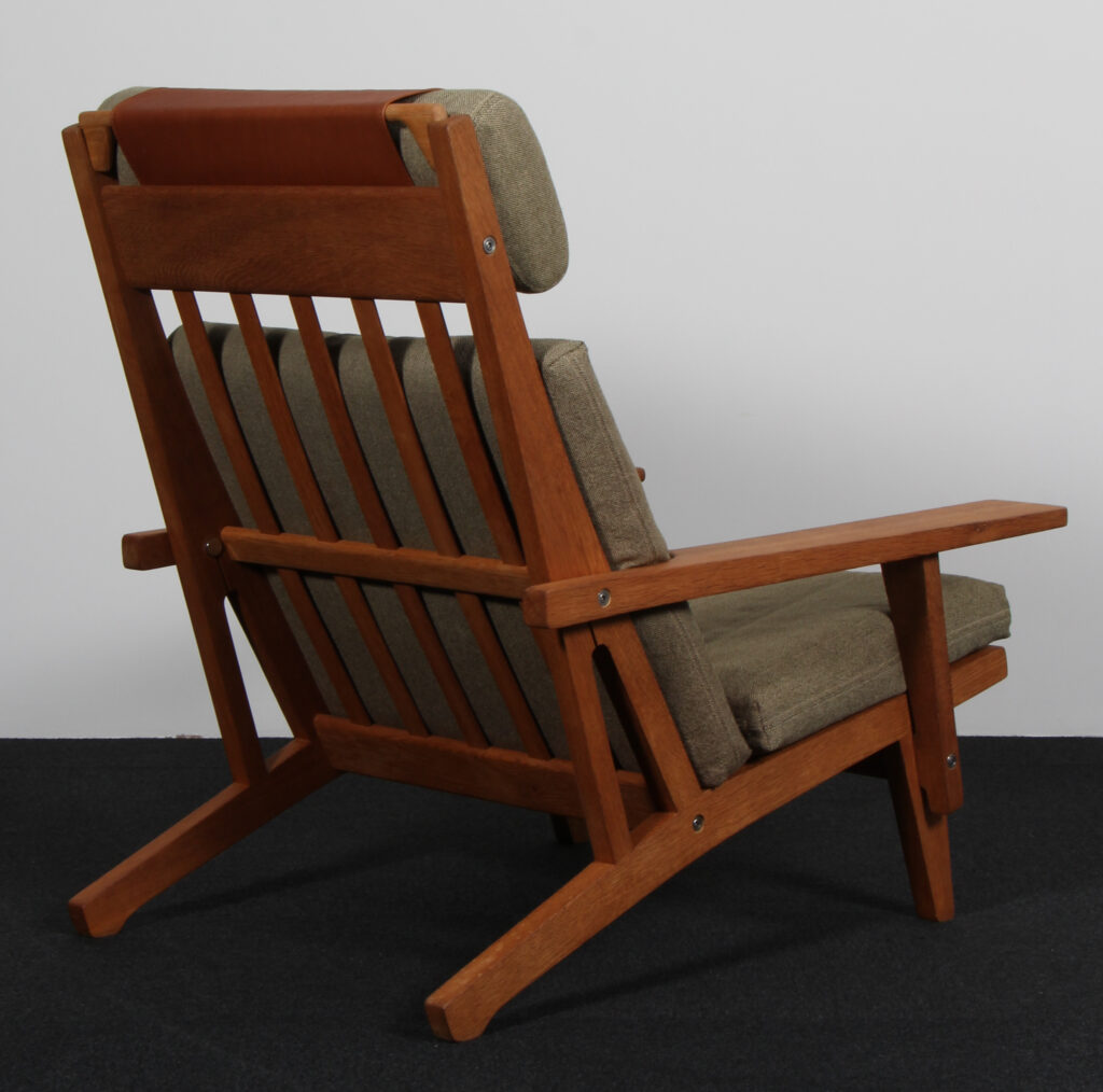 Hans J. Wegner højrygget lænestol model GE375, olieret eg. Tidlig model - Billede 3